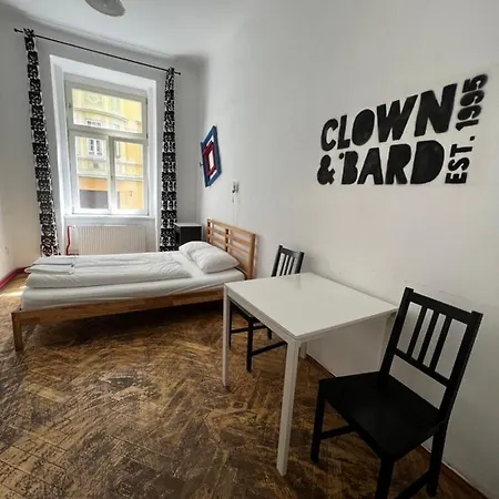 Hostel Clown&bard *