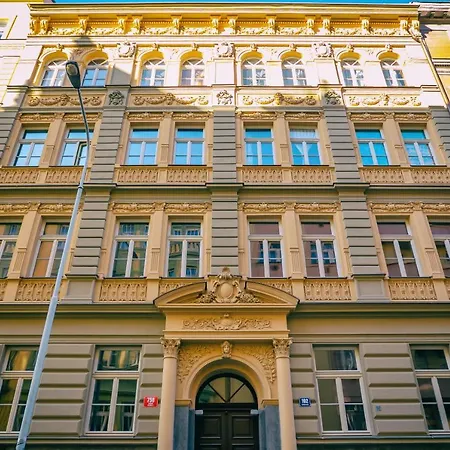 Clown And Bard * Praag