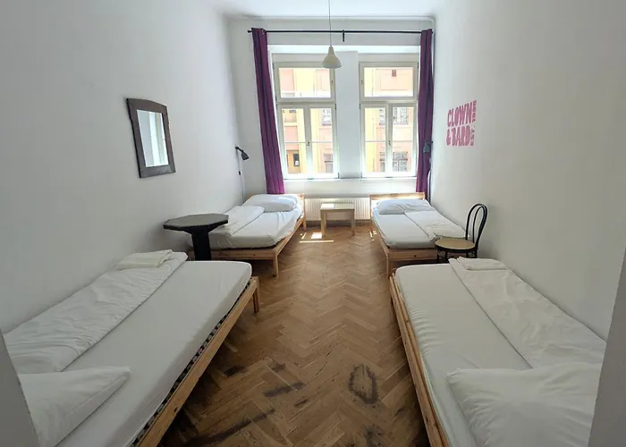 Clown And Bard Hostel *