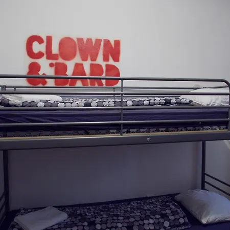 Clown And Bard Vandrarhem