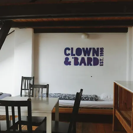 Clown And Bard * Prag