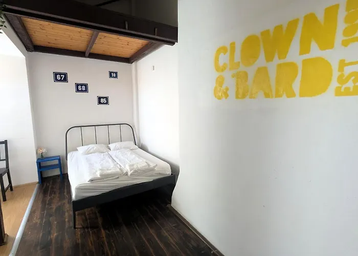 Clown And Bard Hostel *